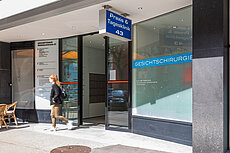 Eingang Gebäude Kursort Stadelhofen Zürich